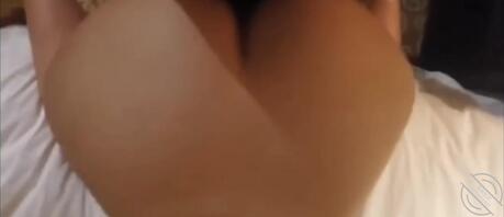 【福利】酒店疯狂操控萝莉女友，最后狂插嫩逼内射0