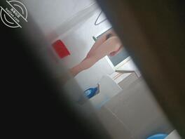看骚货洗澡2