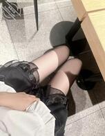 感觉有人盯着我看呀？这么喜欢黑丝吗？2