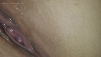 坦克女友肥臀肥逼，先舔后操