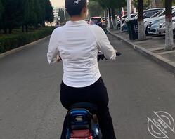 今天在路上看到的小骚货，一个个骑个车屁股撅这么大，这大屁股干这肯定舒&hellip;.