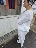 露脸偷拍遇到的吊钟大奶少妇0
