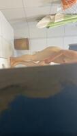（真实偷拍）操妈进程7，忍不住又偷拍妈妈洗澡了…0
