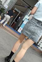 【偷拍】女大学生的丝袜骚腿，大家自己看吧，最近没拍到很好的