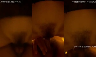 丝袜就是用来撕的！骚妻淫水直流，毛都湿透了！