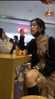 偷拍商场四位美女裙底，闻香识女人，各位看官鉴赏0