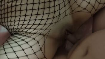 淫妻喜欢被别人看欢迎评论羞辱，这上面会不会有熟人看到，真刺激