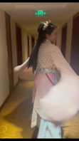 少妇背着丈夫穿着汉服来偷吃，竟然还是个老外