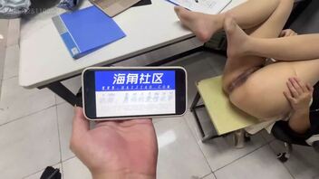 【真实乱伦】公司开会偷操舅妈 门外人来人往  惊险刺激 大量操逼特写