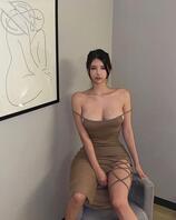 超強核彈「巨乳」預備！《Siyoung》冷豔女王就靠雄偉武器征服網民的心2