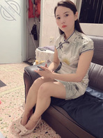 偷拍妈妈的高跟鞋同事被发现2