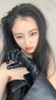 骚女儿裴佳欣的淫荡表情，给她找个大鸡巴爸爸泄泄火