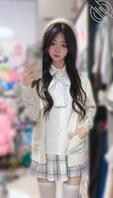 两段视频，我姐被渣男引诱口交小逼里还差着东西。给大家展示一下我姐的水多不1