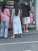 街拍牛仔裤，和穿裙子的騷货