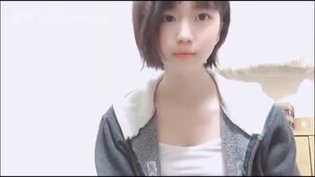 表妹今天突然给我发的，我懵了，我该怎么办？兄弟们在线等，挺急的。