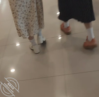 女同学的小裙子和小白袜真好看，显得更嫩了2