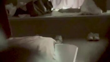 早上四点门口偷拍