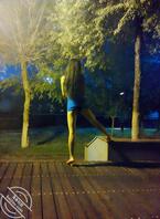 就喜欢把逼露出来---小姐姐早期夜晚不穿内裤露出，光线差，凑合着看0