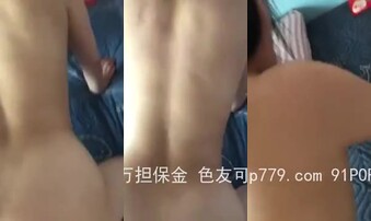 离婚丰满人妻，就是饥渴，刚插入就开始呻吟