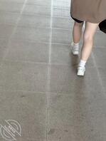 最近偷拍的一些骚货的白腿2