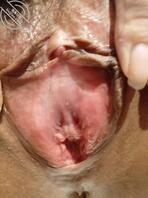 母狗掰开骚逼喜欢吗？0