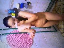 偷拍小雪溜黏剂小表妹洗澡 大家喜欢吗1