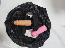 看看我在表姐床底暗格里发现了什么？1