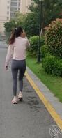 早上偶遇小区少妇晨练，身材不错1