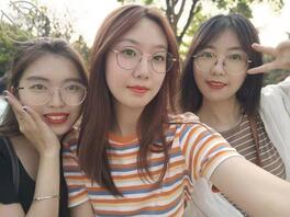 想插我？还是我朋友？