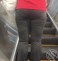 小姐姐大屁股黑色紧身裤