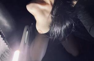 舍友都睡了 忍不住的脱光自慰 想扶着肉棒插我的骚穴 我在上边榨干哥哥们0