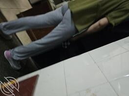 妈妈穿了条裤子好显屁股啊，直接射在上面