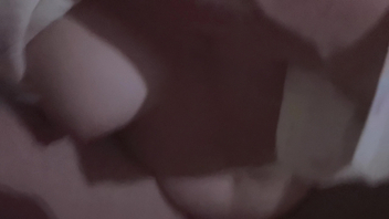 挺拔奶子08年18岁大一学生妹做爱