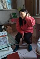 母狗舅妈还不知道自己被偷拍了，有没有喜欢的，以后有机会多拍她。