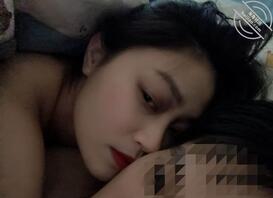 更新前母狗眼镜反差女友，回顾她的床上表现，大家觉得她一生会经历多少男人1