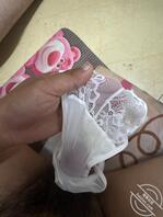 打胶嫂子的原味内裤胸罩，鸡巴套内裤兜里射出来2