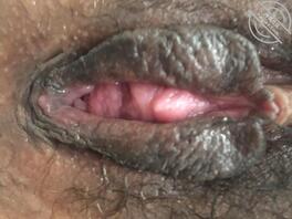 各位哥哥们可以帮我看一下我妈的逼这么黑是不是被人操的多1