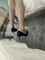 17-灰色条纹丝袜配高跟 诱惑力十足