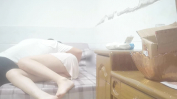 怀孕三个月的少妇家中偷情