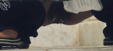 公厕偷拍黑得不行了0