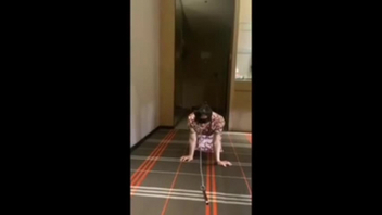 气质旗袍姨被调教成骚母狗了，对白精彩，一个字骚