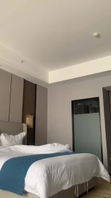 酒店后入未脱衣服的人妻