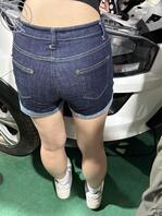 偷拍女同学的白腿