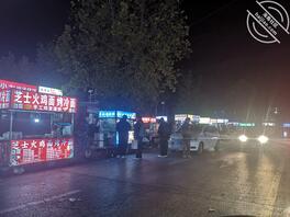 例假前让弟弟内射,但是不舍得催他回家。2