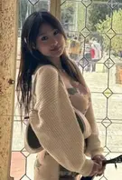 【袁敏厦门鼓浪屿酒馆老板娘母狗痴迷一夜情被大屌猛男 被干到腿软瘫成烂泥】 袁敏厦门鼓浪屿酒馆老板娘母狗痴迷一夜情，邂逅大屌男连操三天三夜，被操成一滩烂泥！老板娘化身母狗反差婊，酒店内身着黑丝情趣装极尽搔首弄姿1