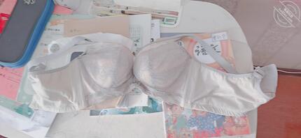 趁着没人偷偷溜进嫂子的房间0