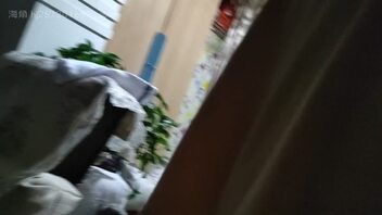 偷拍骚妈的肥臀给海角的兄弟们打飞机