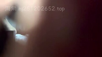 早上三点半房间门口猫眼偷拍