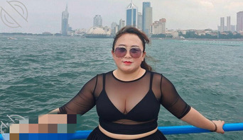 反差妈妈的肥臀0