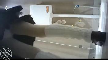 （精品转载）厕拍做鬼脸的美女2